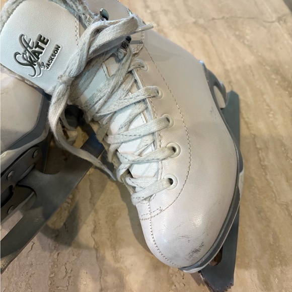 Soft Skate by Jackson Mark 1 White Figure Skates, 12J (12 Junior) Blade is 7 1/3 - Picture 16 of 16